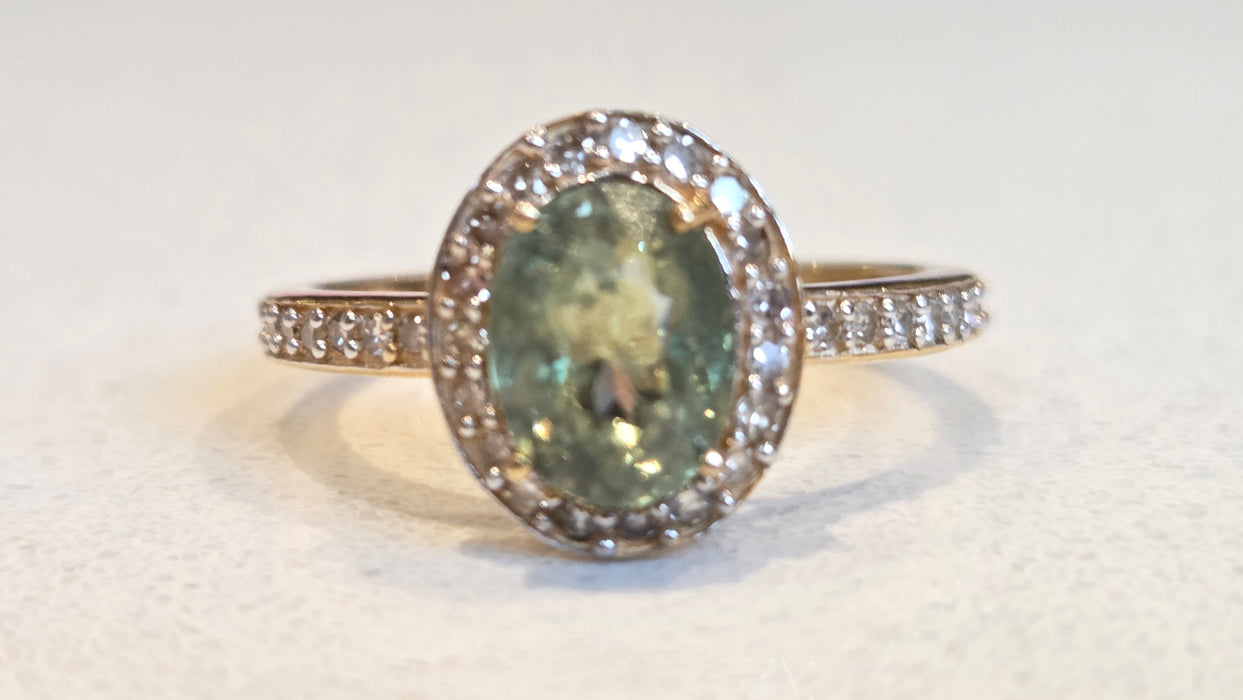 Vintage: 18ct Yellow Gold Green Sapphire 1.50ct & Diamond 0.30ct Ring