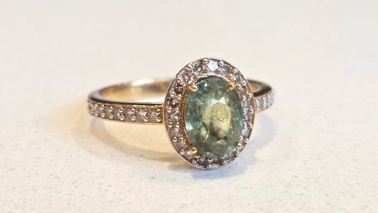 Vintage: 18ct Yellow Gold Green Sapphire 1.50ct & Diamond 0.30ct Ring