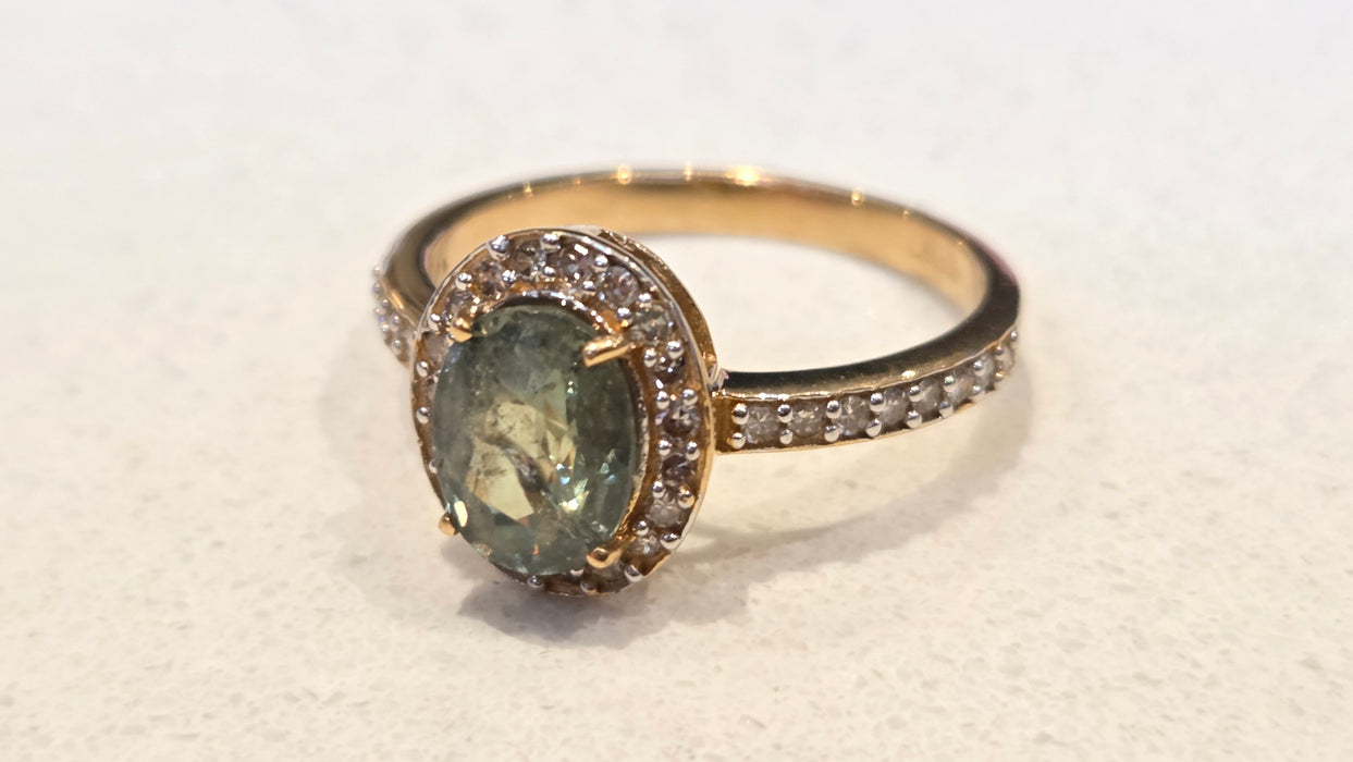 Vintage: 18ct Yellow Gold Green Sapphire 1.50ct & Diamond 0.30ct Ring
