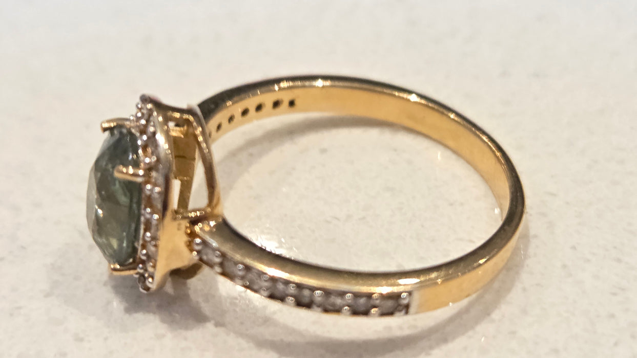 Vintage: 18ct Yellow Gold Green Sapphire 1.50ct & Diamond 0.30ct Ring