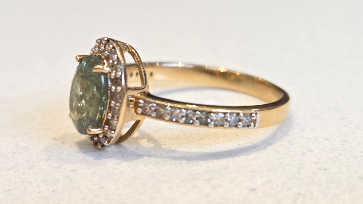 Vintage: 18ct Yellow Gold Green Sapphire 1.50ct & Diamond 0.30ct Ring