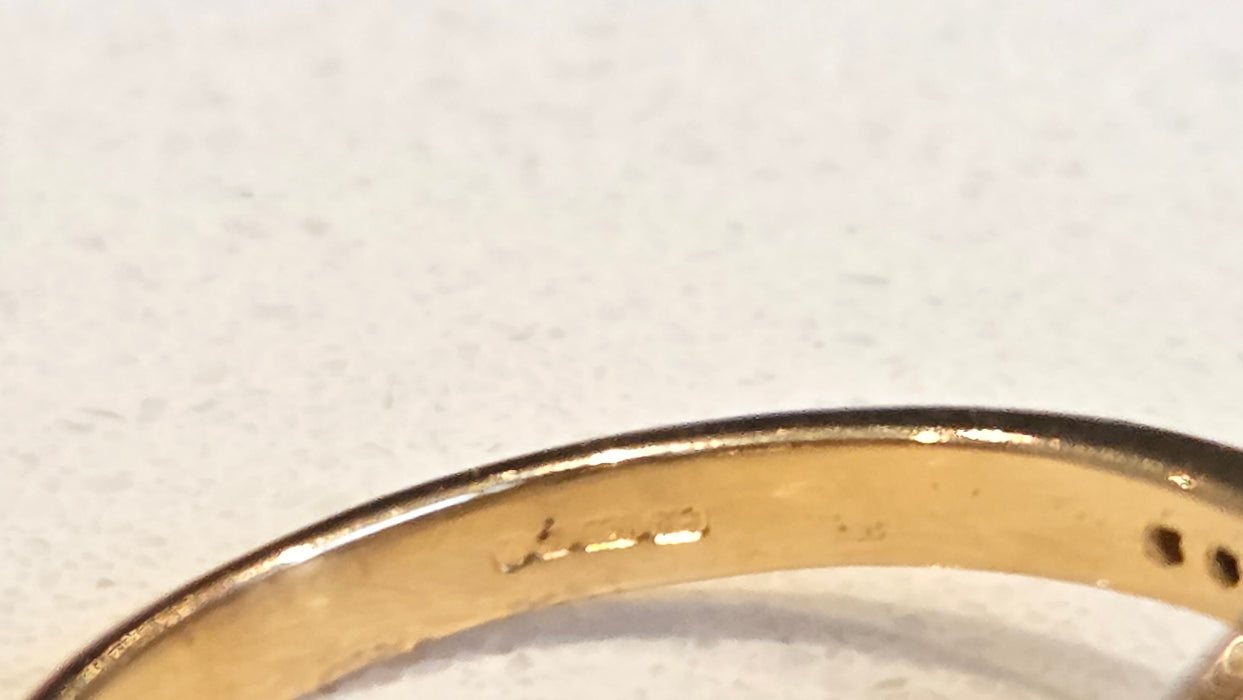 Vintage: 18ct Yellow Gold Green Sapphire 1.50ct & Diamond 0.30ct Ring