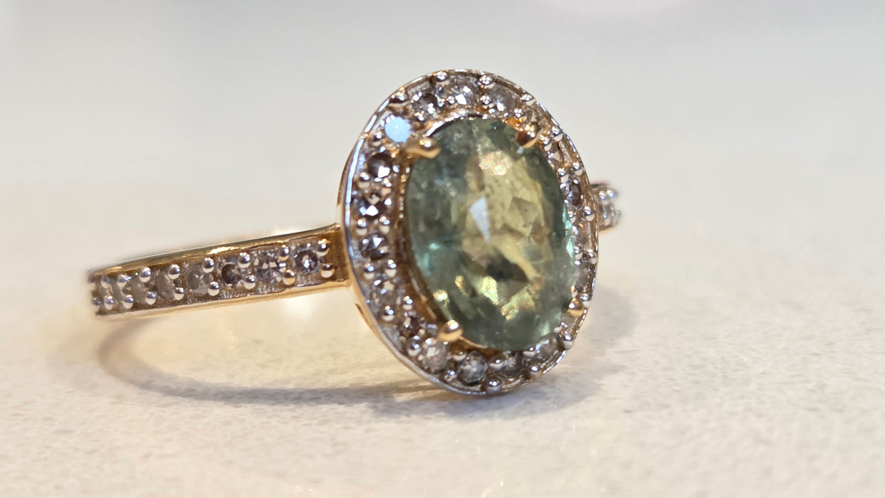 Vintage: 18ct Yellow Gold Green Sapphire 1.50ct & Diamond 0.30ct Ring