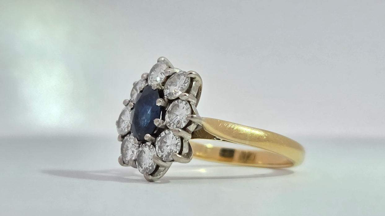Vintage: 18ct Yellow Gold Sapphire 1.02ct & Diamond 2.00ct Oval Cluster Ring
