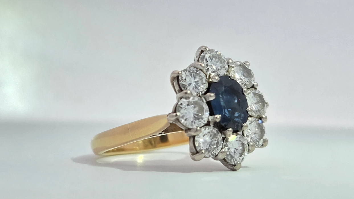 Vintage: 18ct Yellow Gold Sapphire 1.02ct & Diamond 2.00ct Oval Cluster Ring