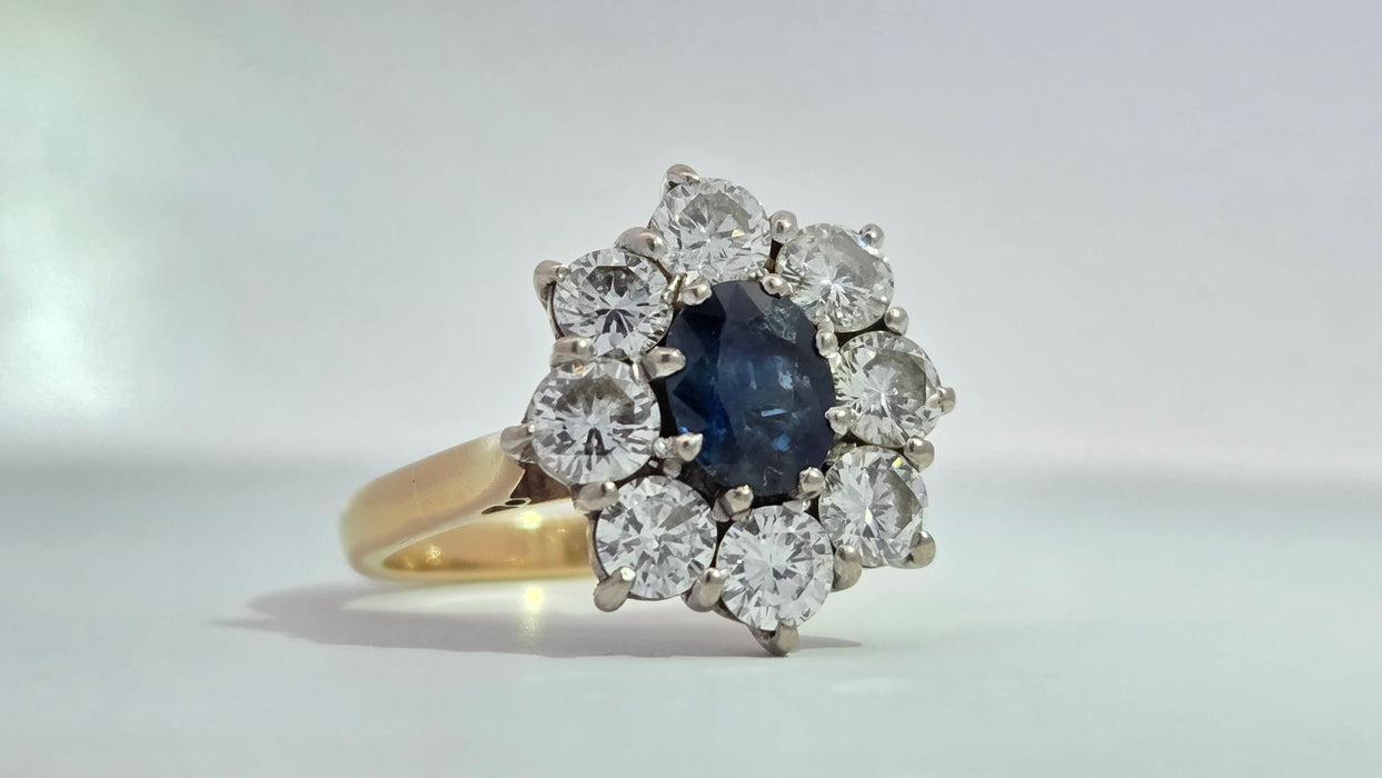 Vintage: 18ct Yellow Gold Sapphire 1.02ct & Diamond 2.00ct Oval Cluster Ring