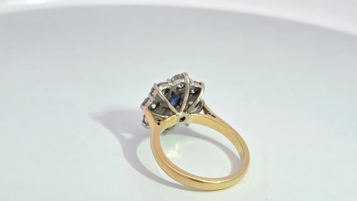 Vintage: 18ct Yellow Gold Sapphire 1.02ct & Diamond 2.00ct Oval Cluster Ring