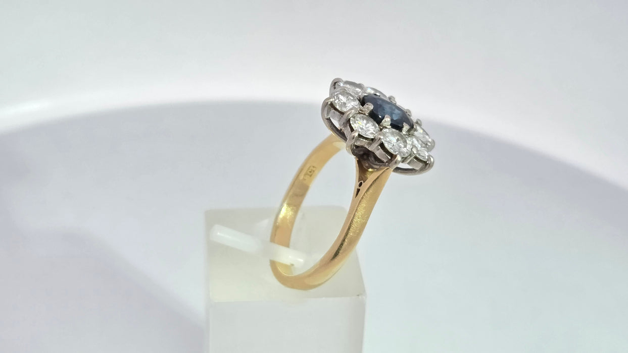 Vintage: 18ct Yellow Gold Sapphire 1.02ct & Diamond 2.00ct Oval Cluster Ring