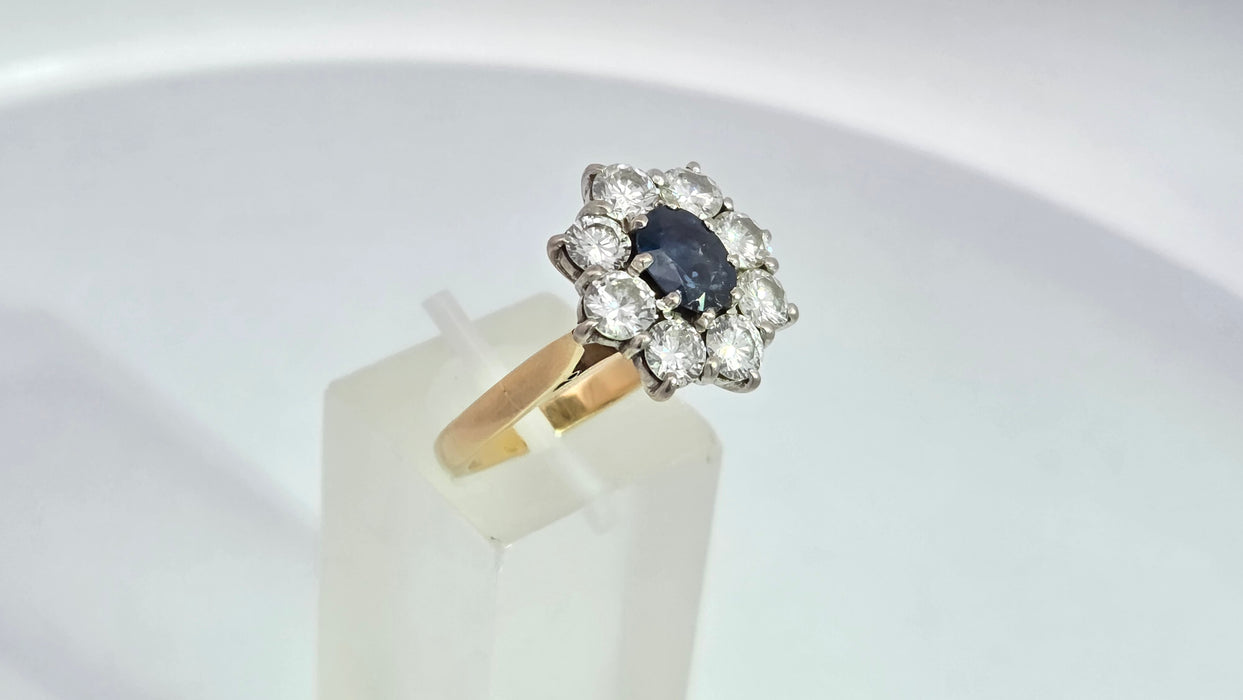 Vintage: 18ct Yellow Gold Sapphire 1.02ct & Diamond 2.00ct Oval Cluster Ring