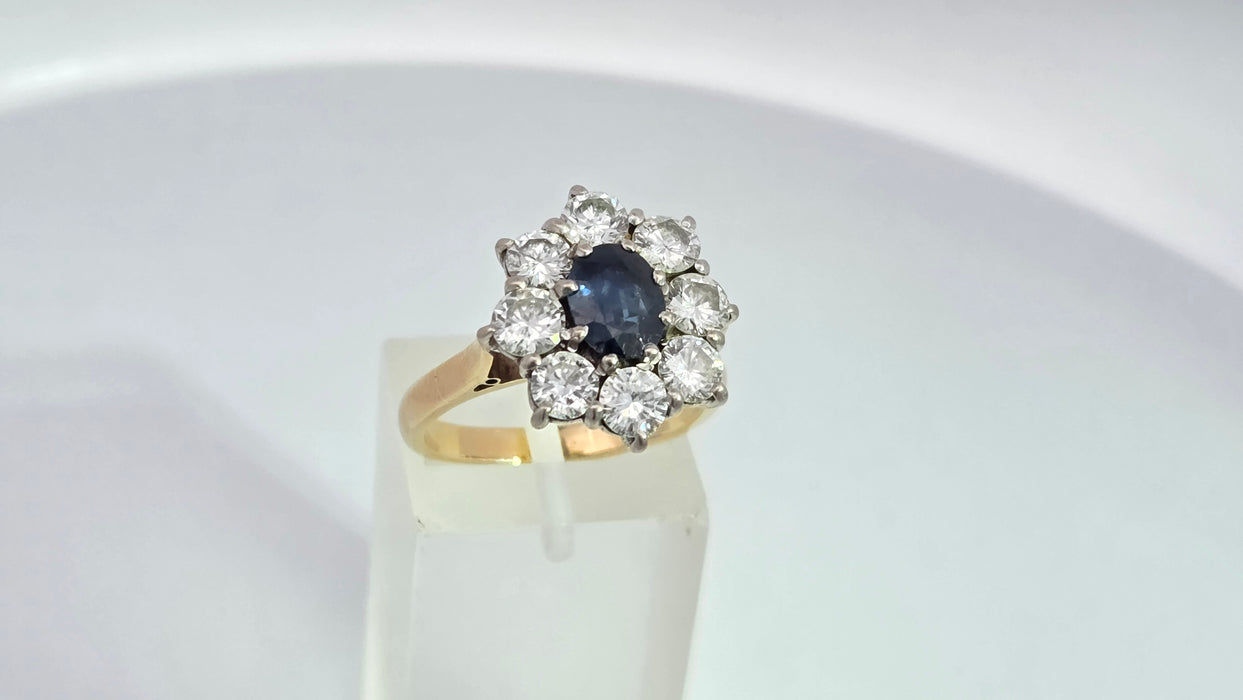 Vintage: 18ct Yellow Gold Sapphire 1.02ct & Diamond 2.00ct Oval Cluster Ring