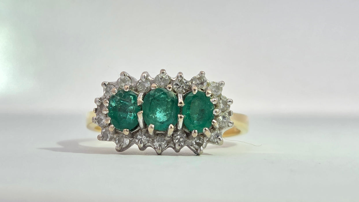 Vintage: 18ct Yellow Gold Emerald 0.75ct & Diamond 0.18ct Trilogy Cluster Ring — From 1980