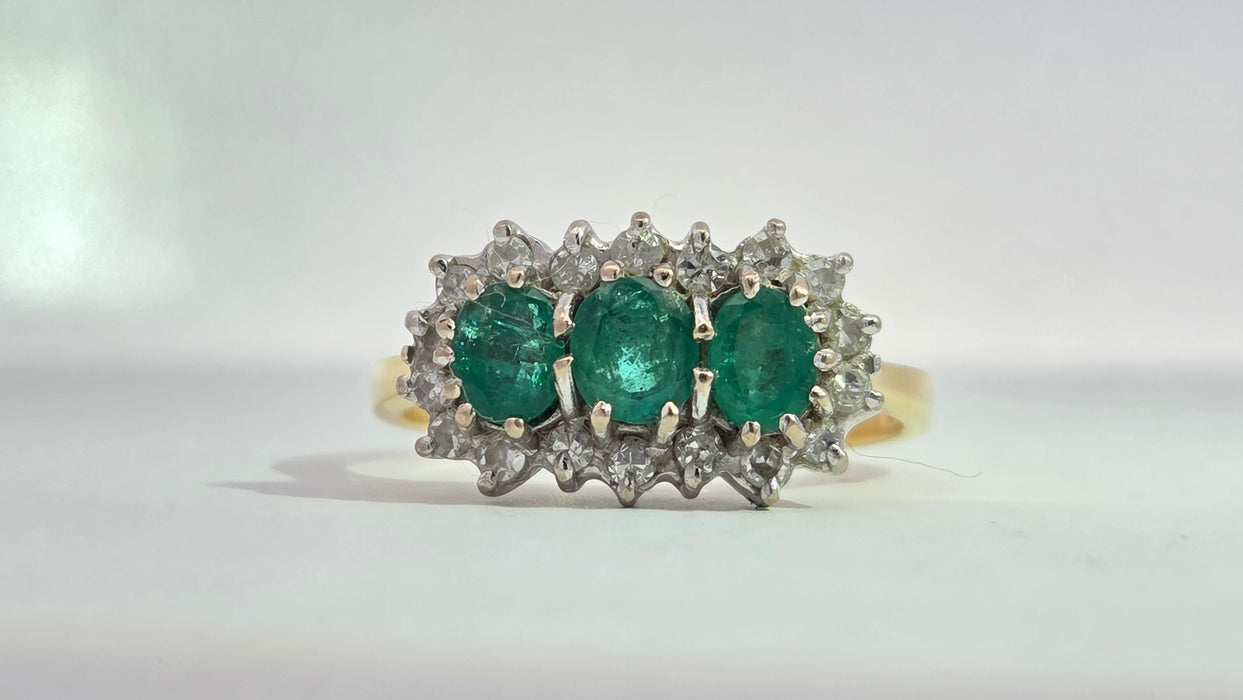 Vintage: 18ct Yellow Gold Emerald 0.75ct & Diamond 0.18ct Trilogy Cluster Ring — From 1980