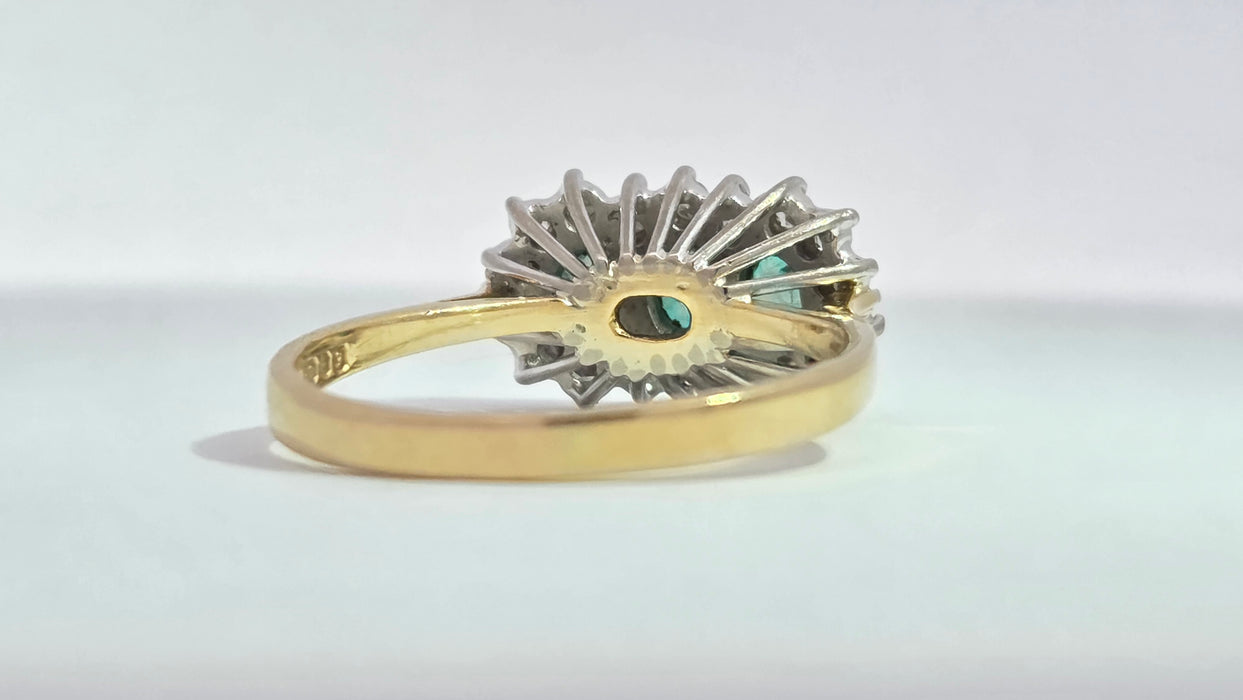 Vintage: 18ct Yellow Gold Emerald 0.75ct & Diamond 0.18ct Trilogy Cluster Ring — From 1980