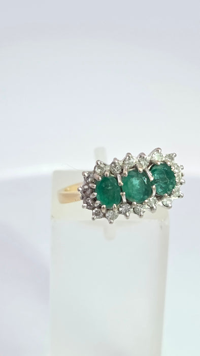 Vintage: 18ct Yellow Gold Emerald 0.75ct & Diamond 0.18ct Trilogy Cluster Ring — From 1980