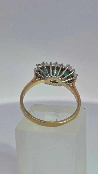 Vintage: 18ct Yellow Gold Emerald 0.75ct & Diamond 0.18ct Trilogy Cluster Ring — From 1980