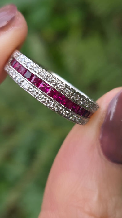 Vintage: 14ct White Gold Ruby & 30-Diamond Three-Row Band
