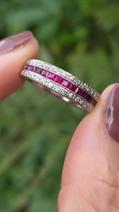 Vintage: 14ct White Gold Ruby & 30-Diamond Three-Row Band