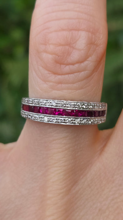 Vintage: 14ct White Gold Ruby & 30-Diamond Three-Row Band