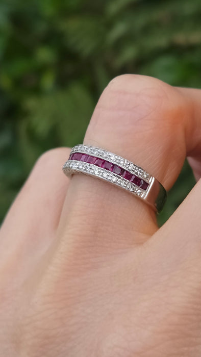 Vintage: 14ct White Gold Ruby & 30-Diamond Three-Row Band