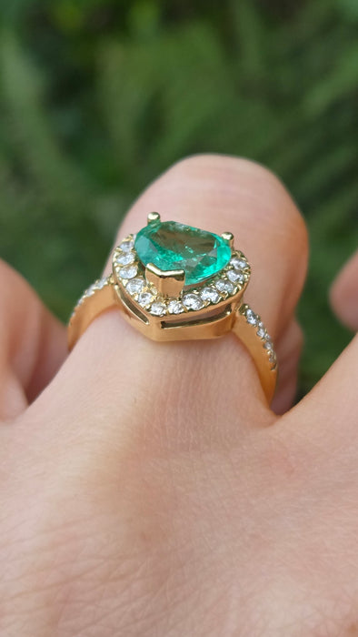 Vintage: 18ct White Gold Emerald 1.60ct & Diamond 0.08ct Twin Diamond Ring — From 1983
