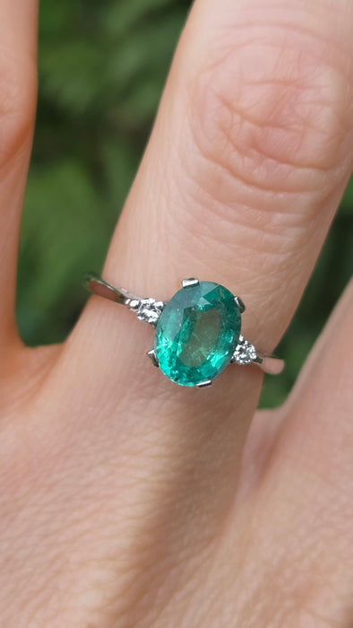Vintage: 18ct White Gold Emerald 1.60ct & Diamond 0.08ct Twin Diamond Ring — From 1983