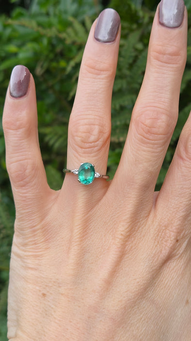 Vintage: 18ct White Gold Emerald 1.60ct & Diamond 0.08ct Twin Diamond Ring — From 1983
