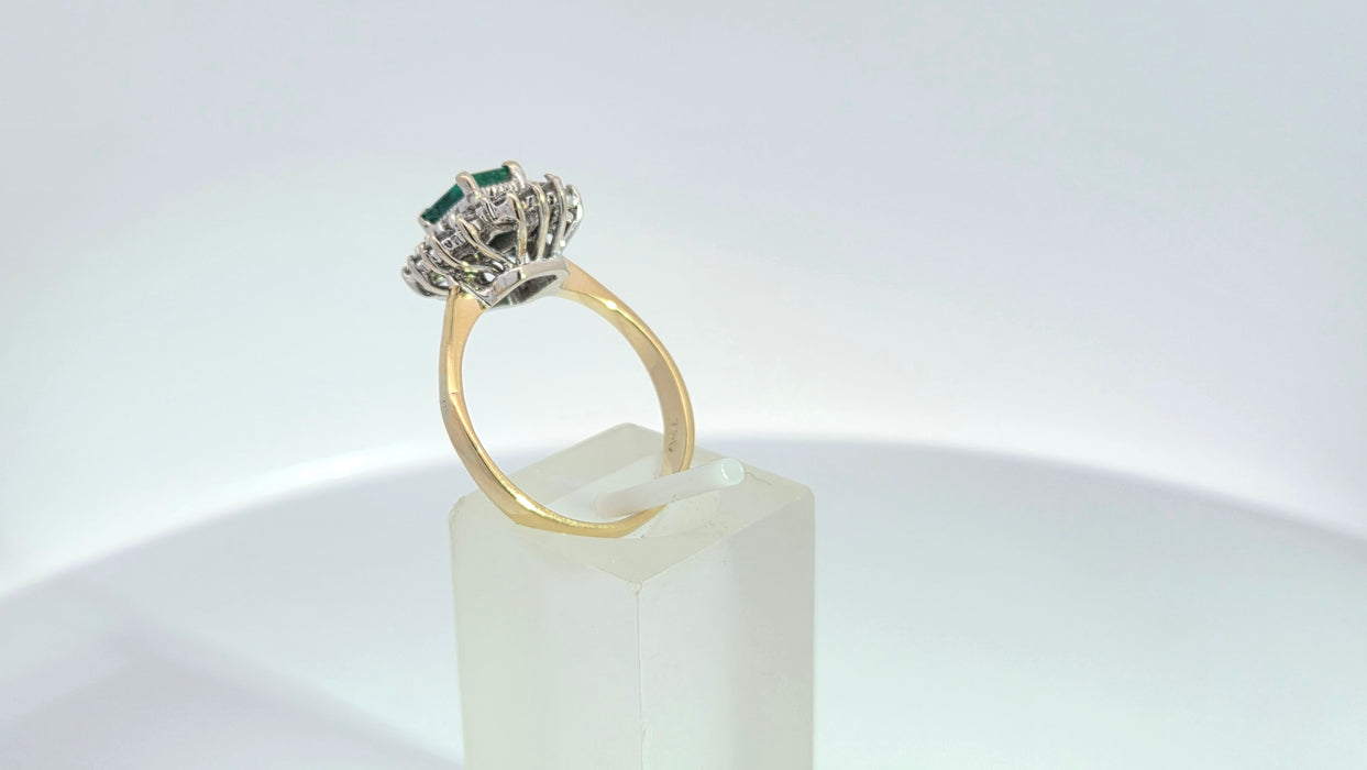Vintage: 18ct Yellow Gold Emerald 0.85ct & Diamond 1.00ct Dress Cluster Ring
