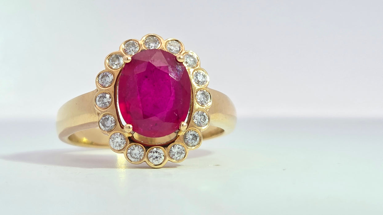 Vintage: 18ct Yellow Gold Ruby 2.55ct & Diamond 0.50ct Oval Cluster Ring