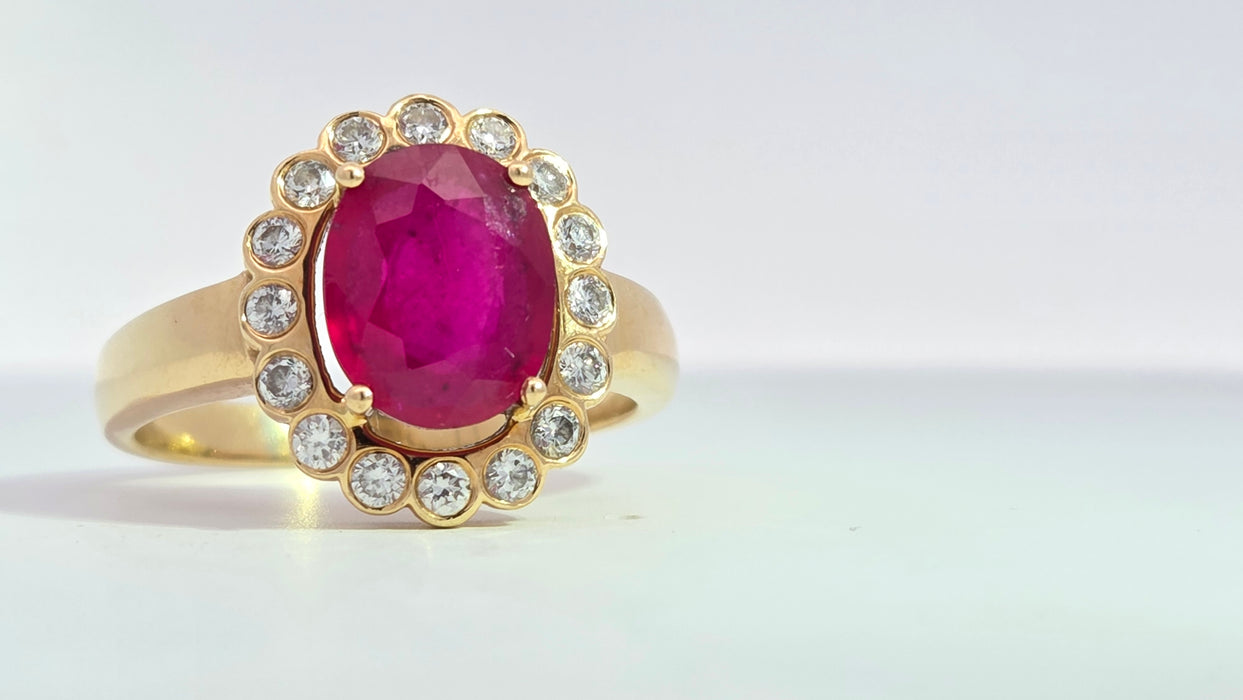 Vintage: 18ct Yellow Gold Ruby 2.55ct & Diamond 0.50ct Oval Cluster Ring
