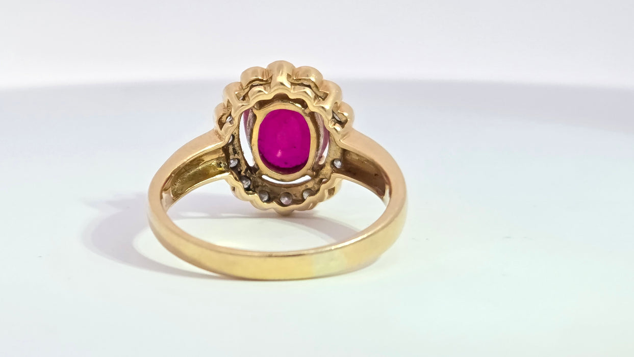Vintage: 18ct Yellow Gold Ruby 2.55ct & Diamond 0.50ct Oval Cluster Ring