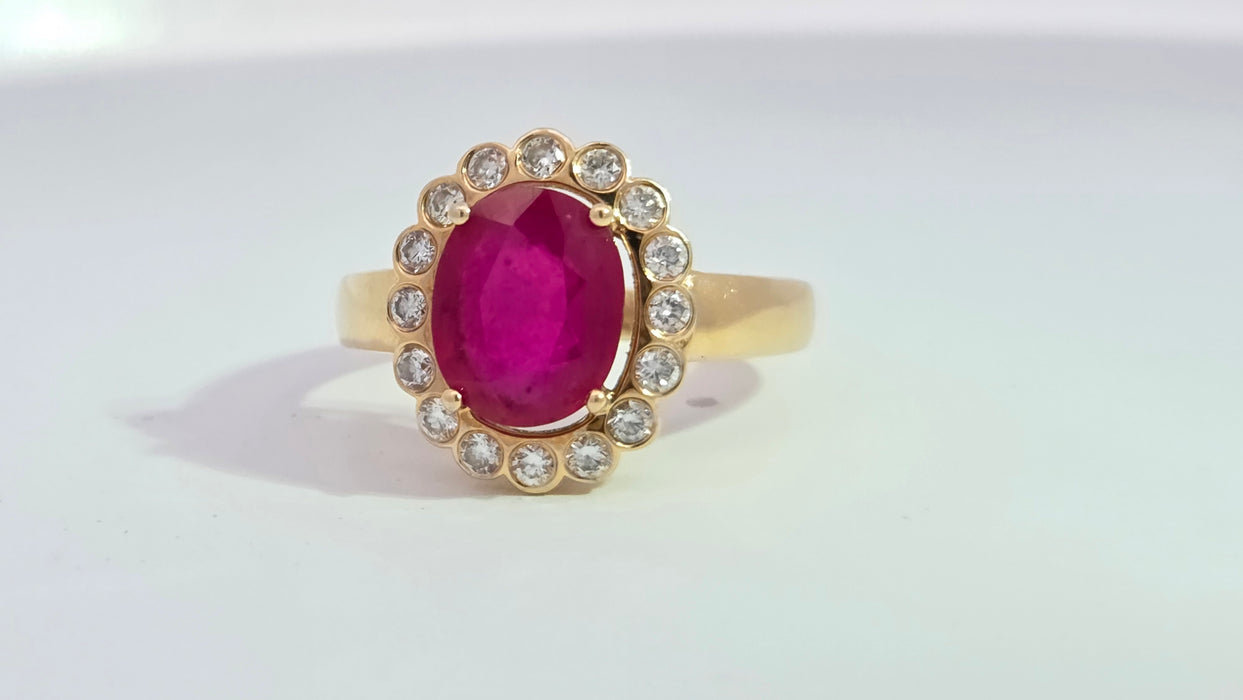 Vintage: 18ct Yellow Gold Ruby 2.55ct & Diamond 0.50ct Oval Cluster Ring