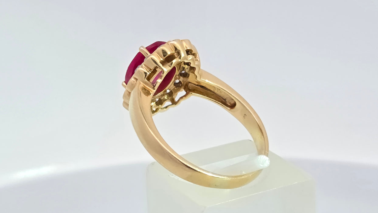 Vintage: 18ct Yellow Gold Ruby 2.55ct & Diamond 0.50ct Oval Cluster Ring