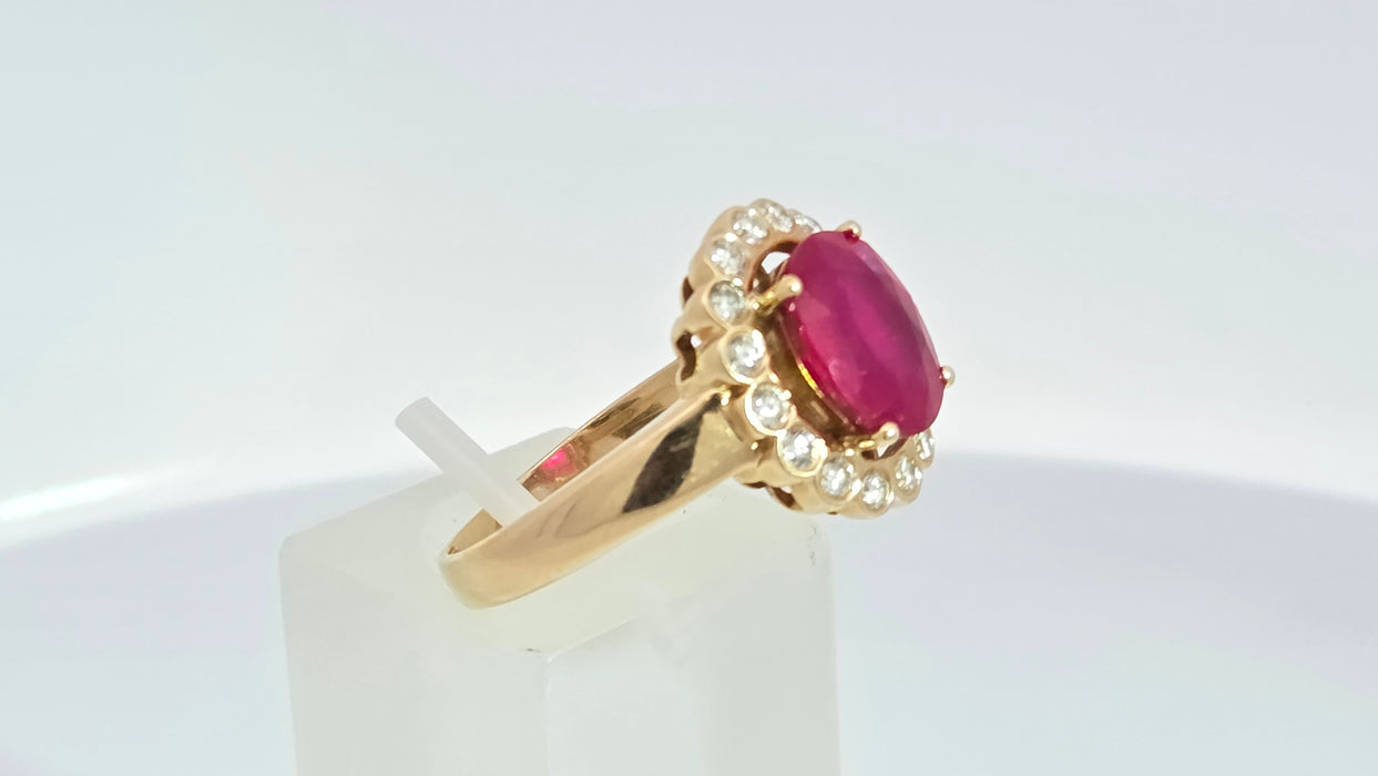 Vintage: 18ct Yellow Gold Ruby 2.55ct & Diamond 0.50ct Oval Cluster Ring