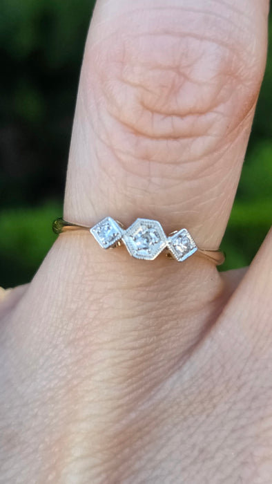 Vintage: 18ct Yellow Gold & Platinum Art Deco Diamond Trilogy Ring