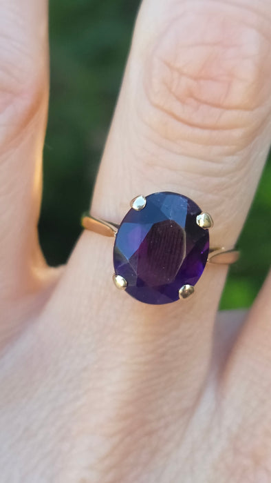 Vintage: 9ct Yellow Gold Amethyst Solitaire Ring