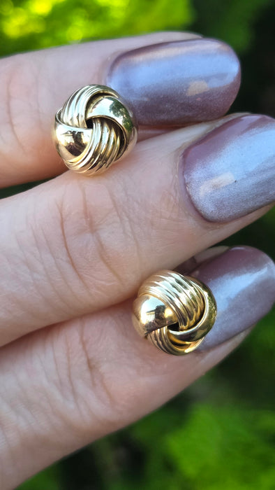 Vintage: 9ct Yellow Gold Love Knot Stud Earrings