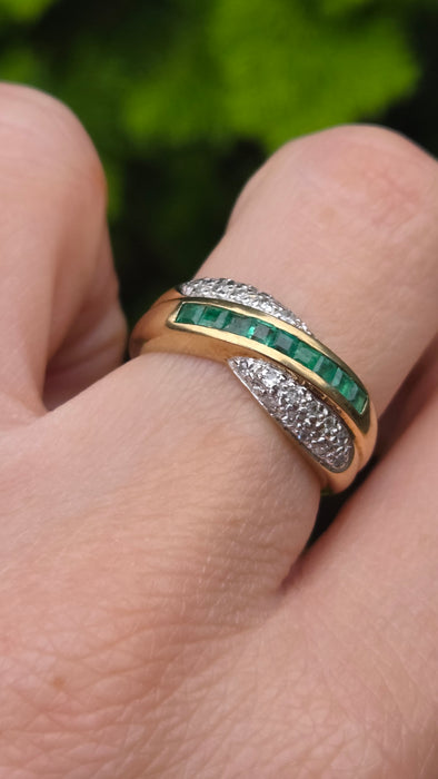 Vintage: 9ct Yellow Gold Emerald & Diamond Crossover Dress Ring