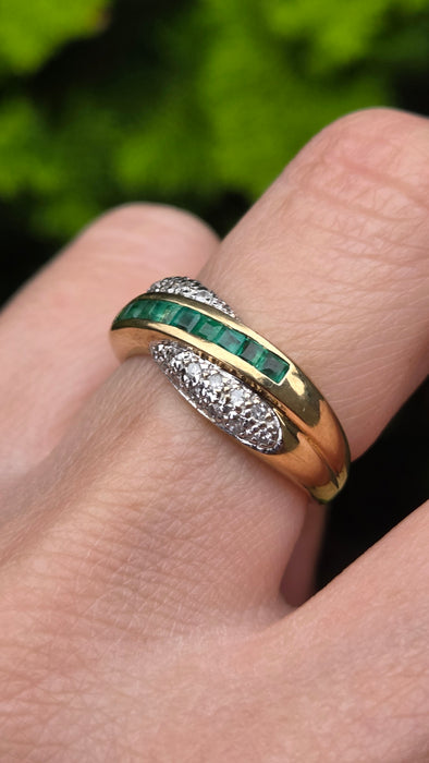 Vintage: 9ct Yellow Gold Emerald & Diamond Crossover Dress Ring