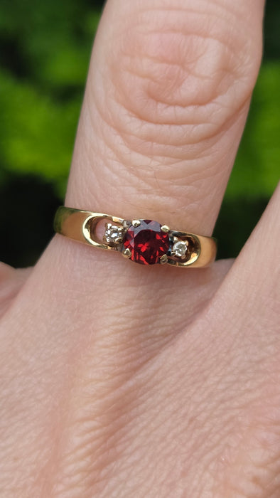 Vintage: 14ct Yellow Gold Rare Orange Citrine & Diamond Ring