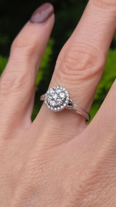 Vintage: 9ct White Gold Diamond 0.56ct Round Halo Cluster Ring