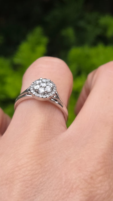 Vintage: 9ct White Gold Diamond 0.56ct Round Halo Cluster Ring