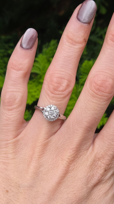 Vintage: 9ct White Gold Diamond 0.56ct Round Halo Cluster Ring