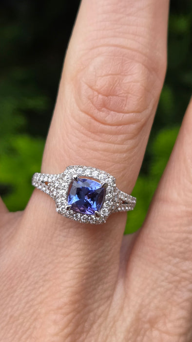 Vintage: 18ct White Gold Tanzanite & Diamond 0.75ct Halo Dress Ring