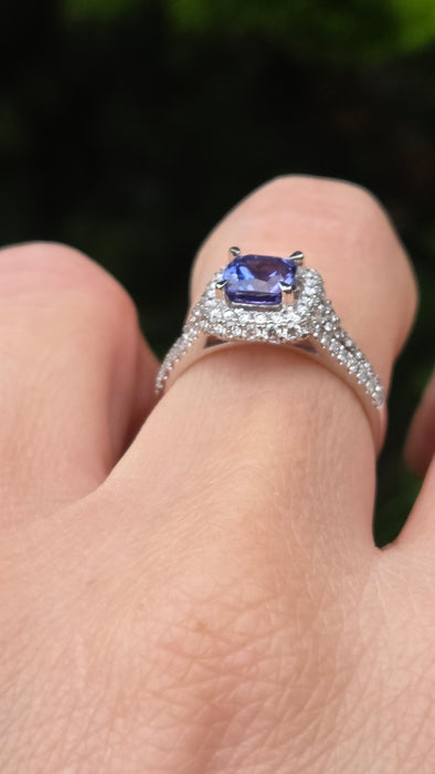 Vintage: 18ct White Gold Tanzanite & Diamond 0.75ct Halo Dress Ring