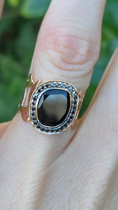 Vintage: 18ct Yellow Gold Modern Abstract Black Onyx & Black Diamond Cocktail Ring