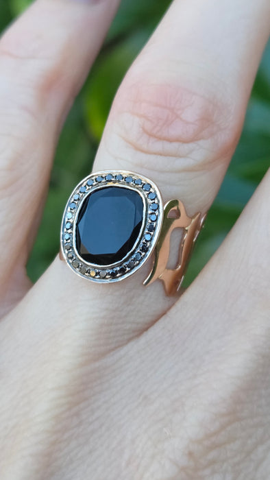 Vintage: 18ct Yellow Gold Modern Abstract Black Onyx & Black Diamond Cocktail Ring