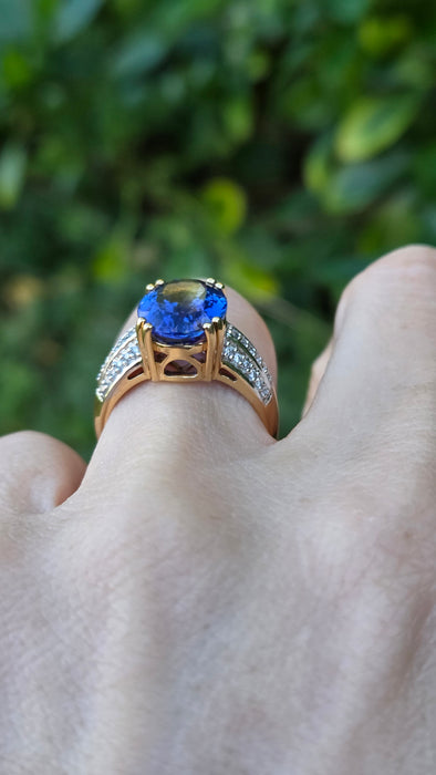 Vintage: 18ct Yellow Gold Tanzanite 4.65ct & Diamond Dress Ring