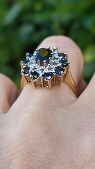 Vintage: 14ct Yellow Gold Sapphire 2.50ct & Diamond 0.20ct Oval Dress Cluster Ring