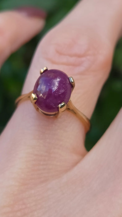 Vintage: 9ct Yellow Gold Ruby Cabochon Solitaire Ring — From 1977