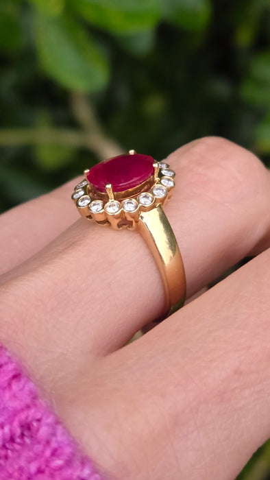 Vintage: 18ct Yellow Gold Ruby 2.55ct & Diamond 0.50ct Oval Cluster Ring